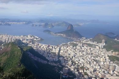 An iconic shot overlooking Rio de Janeiro, from Corcovado mountain. - Photo: Vincent ter Beek