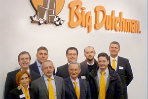 Back row, from left to right: Magnus Westerkamp, Emanuele Pizzini, Thomas Veith (Big Dutchman), Matteo Bianchi, Thomas Thomsen (Big Dutchman); front row, from left to right: Annesa Rossini, Dr. Francesco Manenti, Giancarlo Rovati, Agostino Rovati.