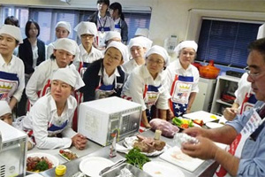 USMEF trained demonstrators to cook thicker cuts of US pork.