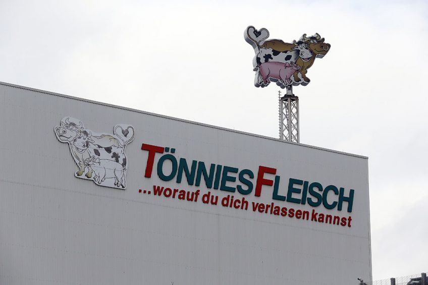 Logo on the wall of Germany s largest pork plant in Rheda-Wiedenbrück.  - Photo: Hans Prinsen