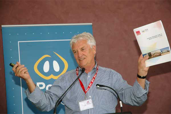 Roger Campbell launches sow feeding manual