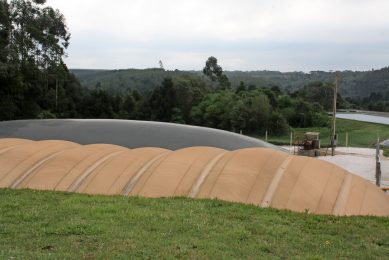 A biogas facility on a swine farm in Brazil s Paraná state. Photo: Vincent ter Beek