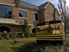 Pig producer Smithfield reports loss in 2010 fiscal year
