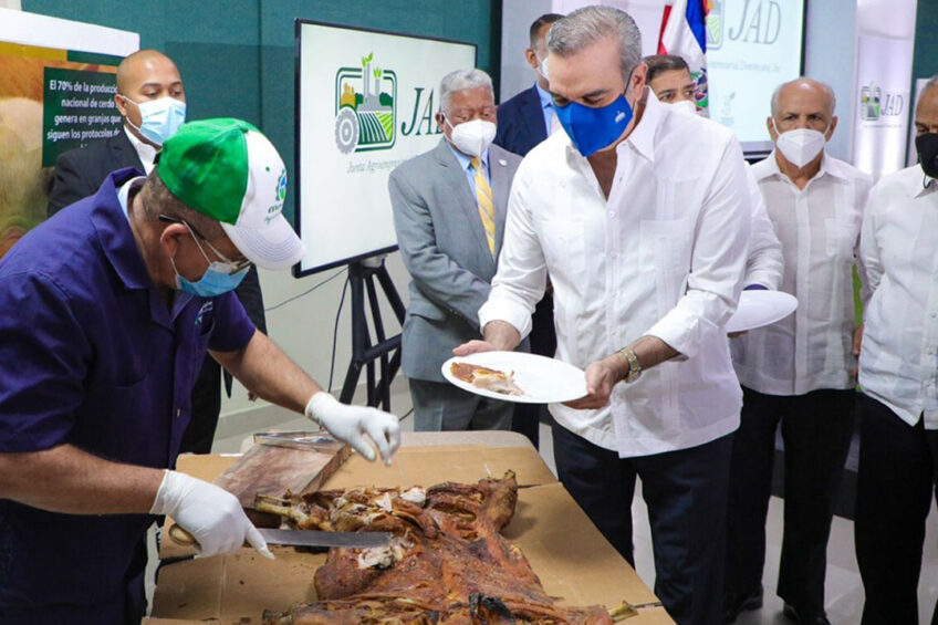 President Luis Abinader enjoyed a meal with pork after the meeting with the JAD, to show he has the fullest confidence Dominican meat is safe to eat. - Photo: Presidencia de la República Dominicana