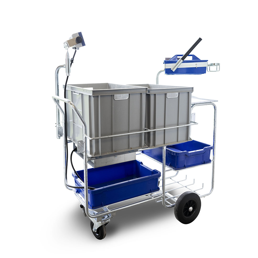 Specially designed trolley with the weight for birth weight registration. Photo: Simon Meyer Fotografi