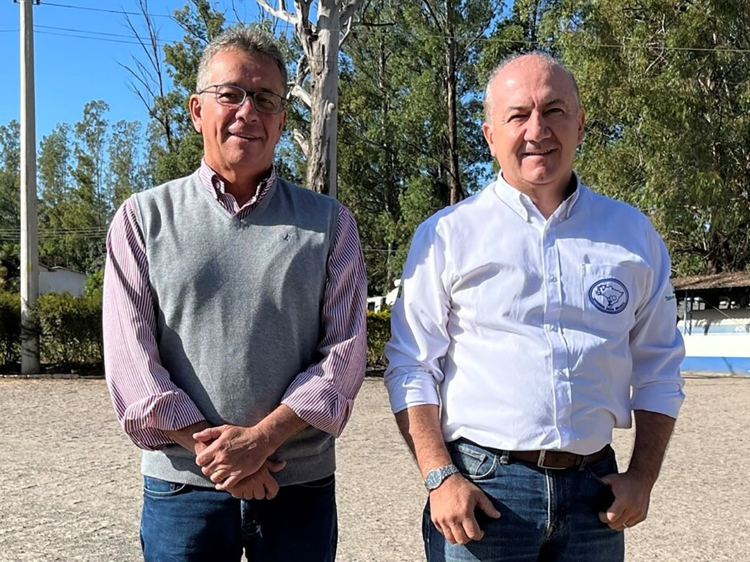 Olinto Arruda (left) and Denílson da Silva (right) are president-director and general production manager at the Água Branca Group. This is an independent pig producer in São Paulo state, Brazil. The company consists of 20,000 sows and has 22 locations in eight different cities. The group grows its own grains, owns six feed mills and has a slaughterhouse with a 600,000 pig annual capacity. Producing virtually entirely for the home market, pork is sold under its own brand, Gran Corte.